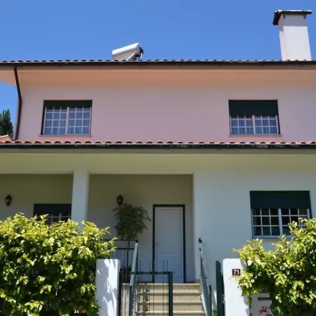 With 4 Bedrooms In Pte. De Lima, With Wonderful Mountain View, P Villa